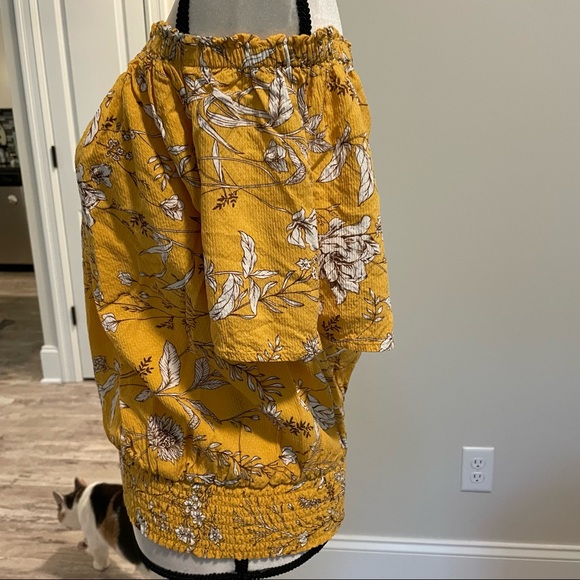 Off shoulder flowered top - Picture 6 of 9